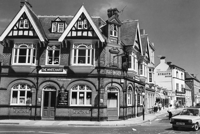 The White Hart pub in North Street, Havant in December 1988. The News PP615