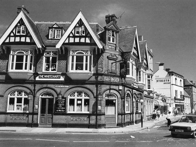 The White Hart pub in North Street, Havant in December 1988. The News PP615