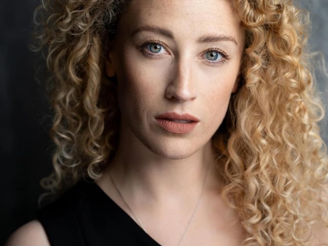 Leading the Hamilton Masterclass, Sinead is a seasoned performer with roles in West End productions of Hamilton, Sylvia, and Chess.
