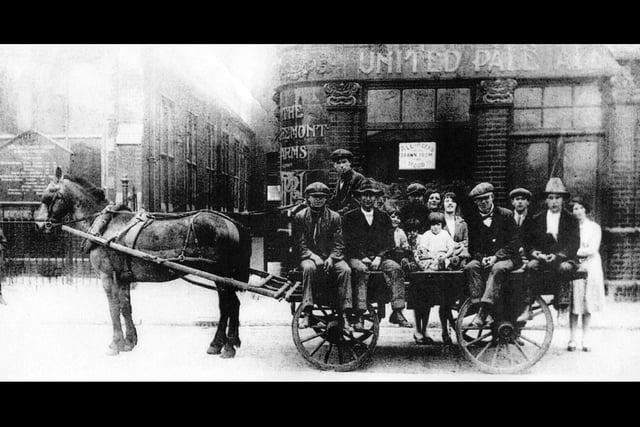 The lads and lasses of Landport before the war. They are located outside of the Egremont pub in Crasswell Street which is now offices. Left to Right: Fred Newby - Jack Harris (driver) - James Harris - anon - anon - Ada Harris - Teddy Mills - Charlie Newby - George Harris - Nelly Harris.
