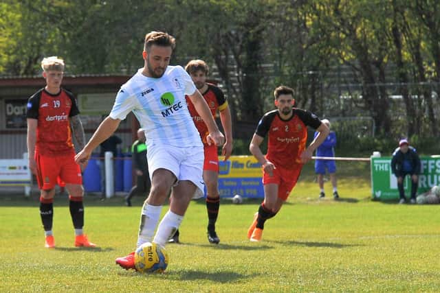 Dec Seiden about to convert his penalty. Pic: Martyn White
