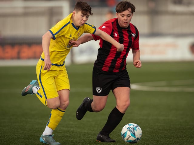 Action from the U16 GEC Marconi Invitation Cup final between Horndean Hawks Condors (red/black) and Pickwick Youth Panthers (yellow). Picture: Keith Woodland (260221-790)