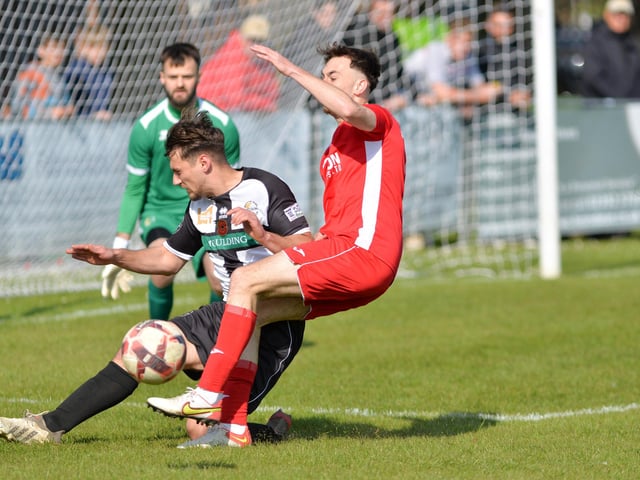 Horndean (red) v Bemerton. Picture by Martyn White