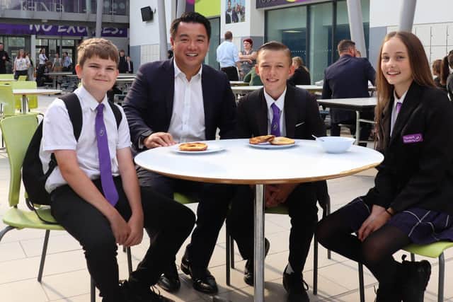 Alan Mak MP with pupils at Havant Academy's breakfast club