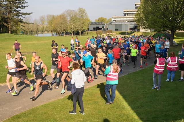 Runners set off in the Easter Portsmouth Lakeside parkrun Picture: Keith Woodland (160421-5)