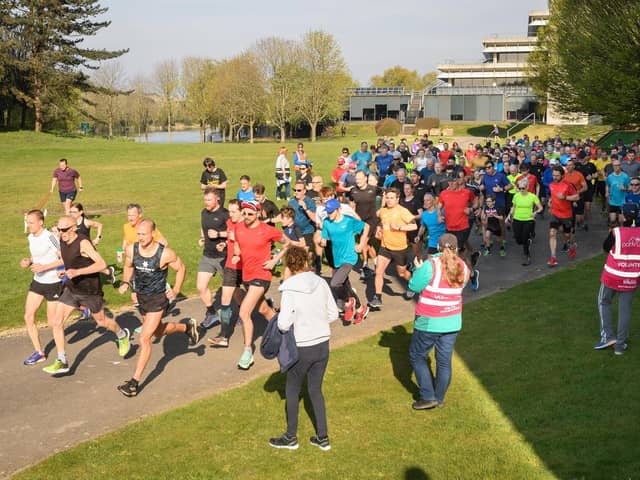 Runners set off in the Easter Portsmouth Lakeside parkrun Picture: Keith Woodland (160421-5)