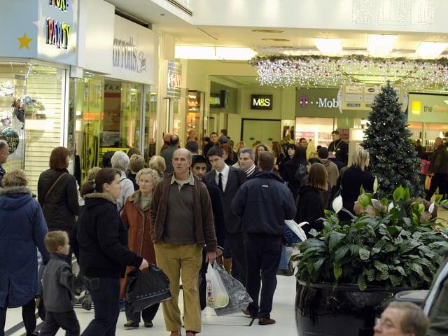 Bargain hunting shoppers filled the Cascades in the post-Christmas sales of 2007 with M&S among the popular retailers. Its store, which also featured the popular food hall, remains empty since it closed its doors in 2018. The food hall has since reopened in the Burrfields Road retail park