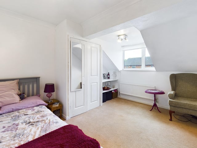 Holcot Lane, Anchorage Park. 4 bedroom house with off- road parking. £360,000