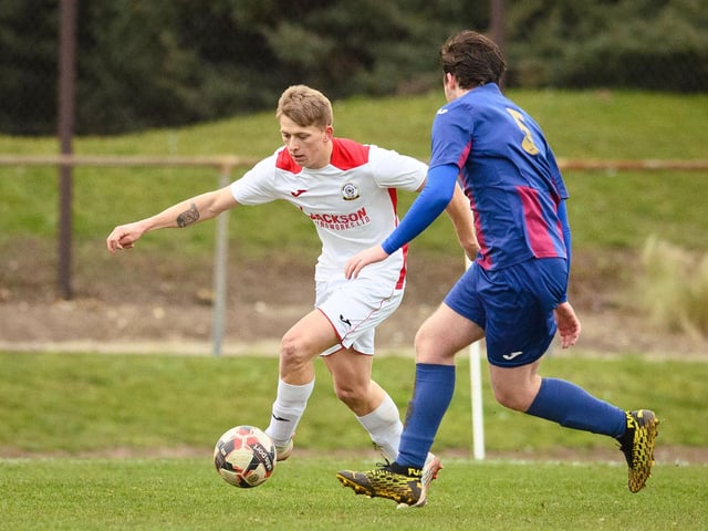 US Portsmouth (maroon/blue) v Horndean. Picture: Keith Woodland