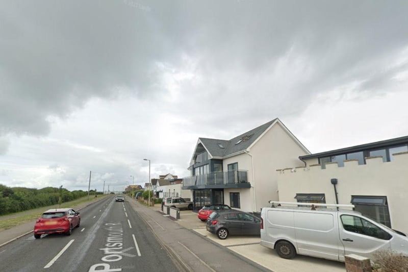 The average cost of a property at PO13 9AF Portsmouth Road, Lee-on-the-solent is £660,833.
