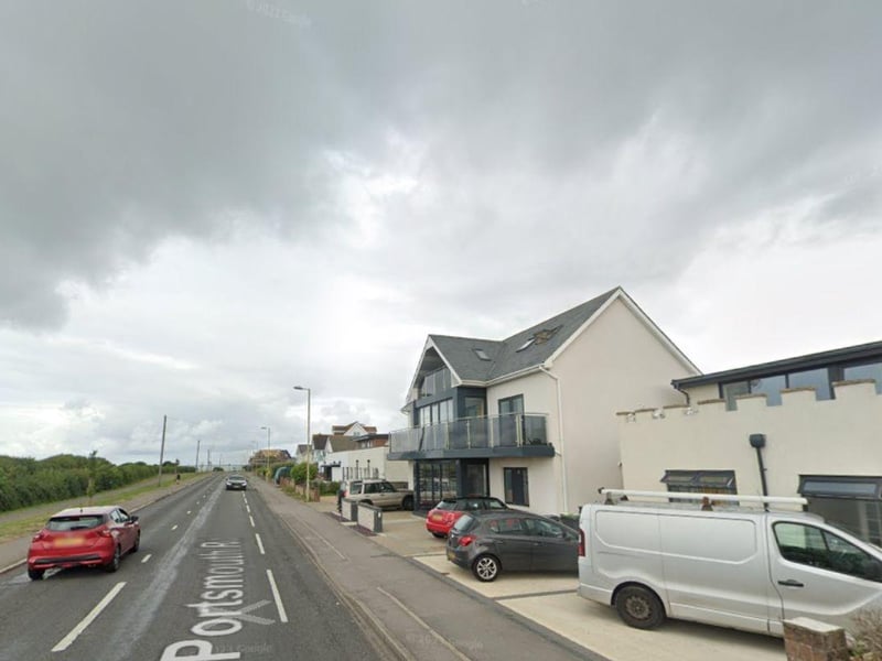 The average cost of a property at PO13 9AF Portsmouth Road, Lee-on-the-solent is £660,833.