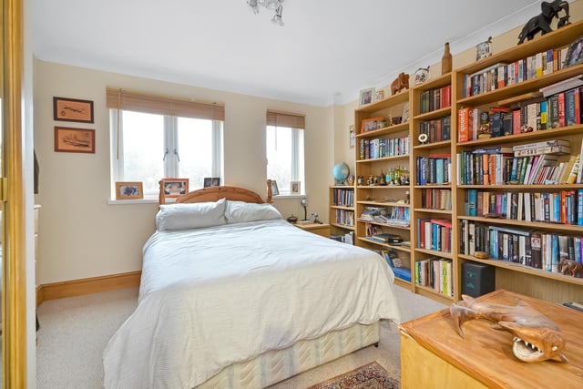 8 Carne Place, Port Solent, Portsmouth, Hampshire
Guide Price ~ £500,000 ~ Freehold