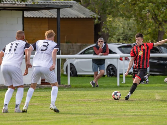 Fleetlands (red/black) v Bemerton. Picture by Mike Cooter