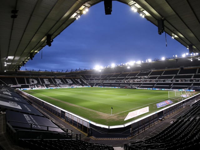 Average attendance: 27,214; Capacity: 33,597.