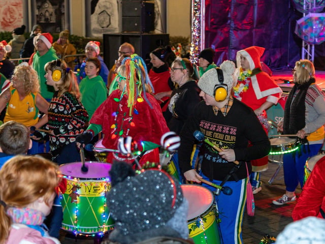 Big Noise Samba Band bring the noise in Gosport High Street. Picture: Mike Cooter (251123)