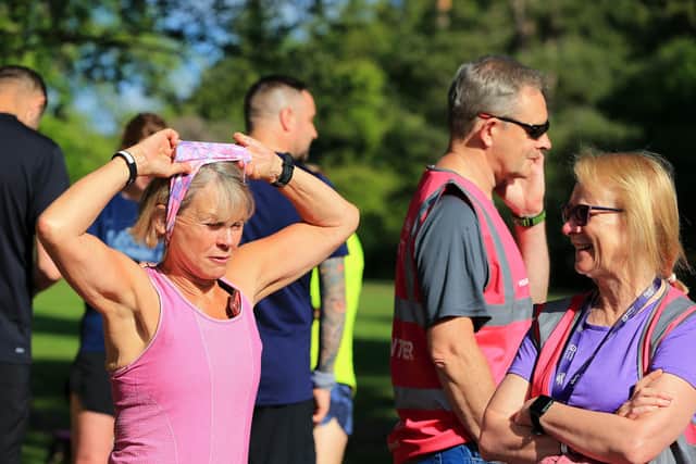 Rachel Jarvis adjusts her headband before the start, watched by marshall Lynne Meredith, right
Picture: Chris Moorhouse