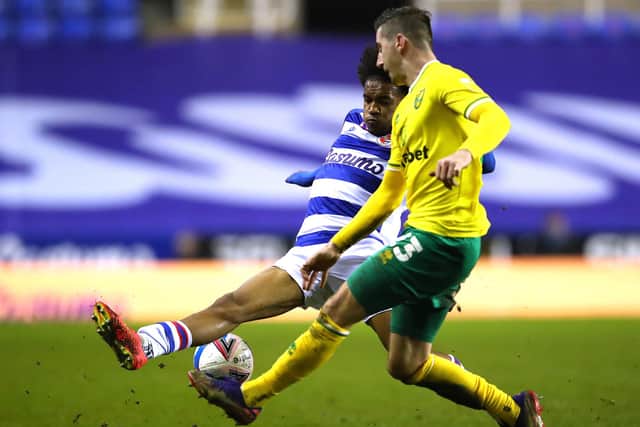Jayden Onen tackles Norwich's Kenny McLean in Reading colours. (Photo by Warren Little/Getty Images)
