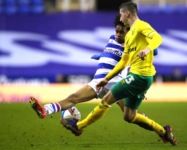 Jayden Onen tackles Norwich's Kenny McLean in Reading colours. (Photo by Warren Little/Getty Images)