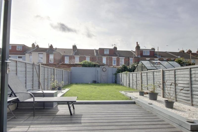 This property comes with two bedrooms, one bathroom and one reception room as well as a lovely garden.