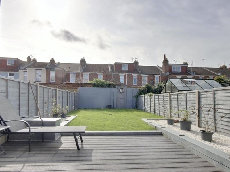 This property comes with two bedrooms, one bathroom and one reception room as well as a lovely garden.