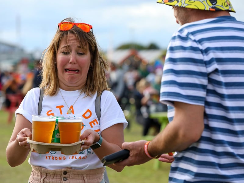 Don't spill the beer!
Picture: Chris Moorhouse (jpns 270823-105)