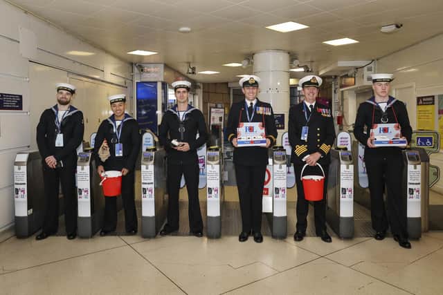 ROYAL NAVY “ON THE TOWN” FOR LONDON POPPY DAY
Pictured: Captain John Voyce and his team collecting for the Royal British Legion Poppy Appeal in Fenchurch Street Underground station, London.
Over 200 uniformed sailors from the Royal Navy will converge on the capital on 4th November for London Poppy Day after last year’s fundraising effort was scaled back due to the COVID-19 pandemic restrictions.