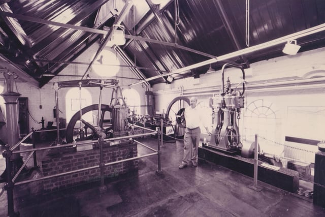 Leading attendant Rick Sanders showing one of the restoration work displays at Eastney pumping station, 1995. The News PP5704