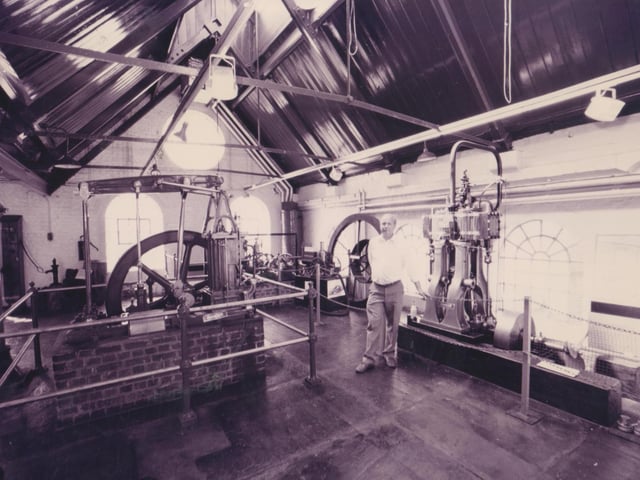 Leading attendant Rick Sanders showing one of the restoration work displays at Eastney pumping station, 1995. The News PP5704