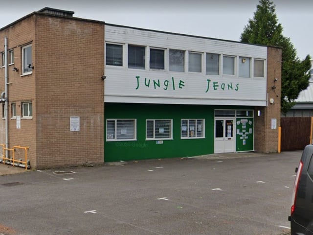 Jungle Jeans has a rating of 4.2 with 448 reviews on Google.