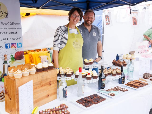 Pictured: Michelle and Richard Wilding from Boozy Bakers serving delicious cupcakes  Picture:Marcin Jedrysiak