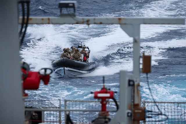 Portsmouth-based warship HMS Trent has seized £160m of cocaine from a submarine in the Caribbean Sea.