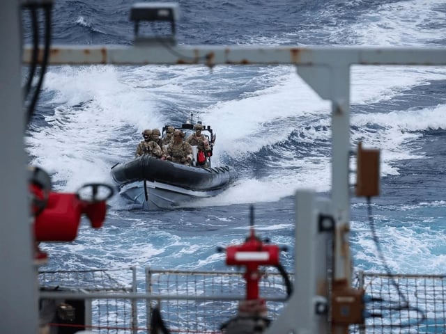 Portsmouth-based warship HMS Trent has seized £160m of cocaine from a submarine in the Caribbean Sea.