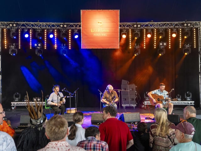 The Johnny Quinn Macs delight the crowd at Wickham Festival.