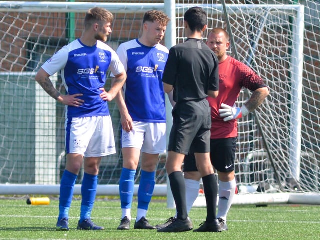 The ref talks to Denmead players. Picture by Martyn White