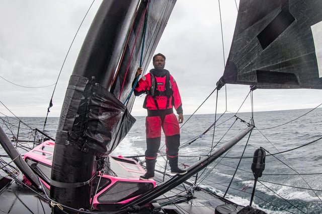 Gosport Sailor Alex Thomson Sets Off For France Ahead Of Vendee Globe Race Start The News