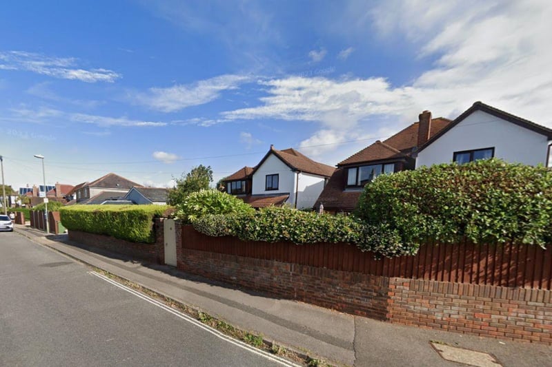 The average property price at PO14 3JH Hill Head Road, Fareham is £880,000.