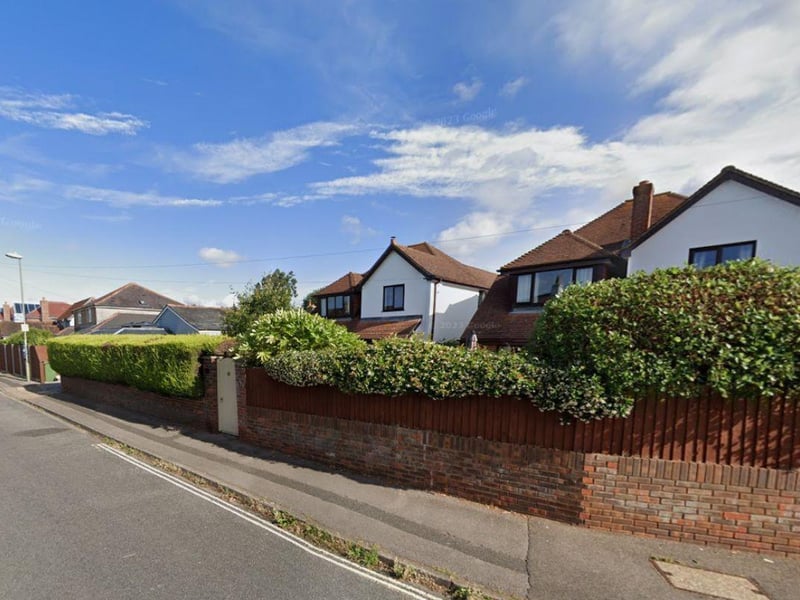 The average property price at PO14 3JH Hill Head Road, Fareham is £880,000.