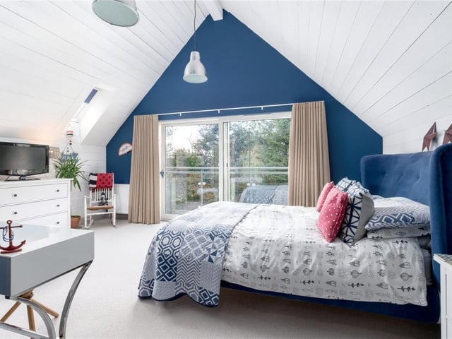 Principal bedroom.