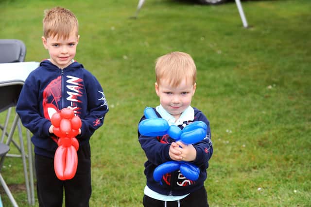 Brothers, Dylan, five, left, and Macsen Court, two from Swanmore (070523-4394)