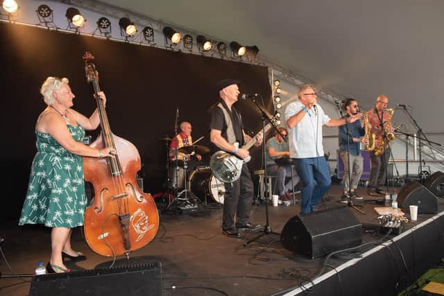 Victorious 2021 Saturday - The Racketeers play The Acoustic Stage
Picture: Vernon Nash (280821-132)