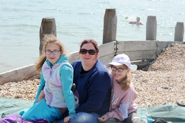 Emma True, 42, from Eastleigh with her 10-year-old twins Abi, left, and Pip
(180422-1059)