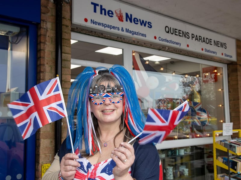 Jo Durham of Queens Parade News in Gosport prepared a feast of cakes fit for a king when she opened her shop at 5.15am on Saturday in aid of Cash4Kids .