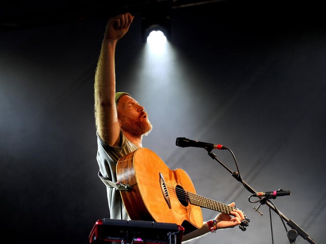 Newton Faulkner gets the crowd singing along.  Picture: Sarah Standing (010825-1635)