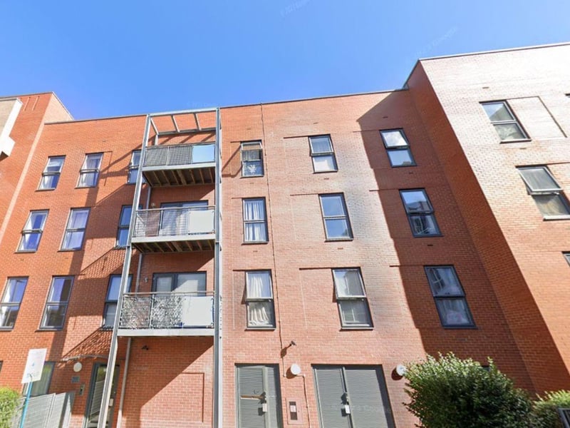 The average property price at Pennant House, Prince George Street, PO1 3FU is £92,166.