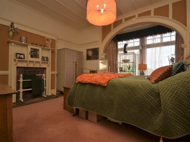Ground floor bedroom.