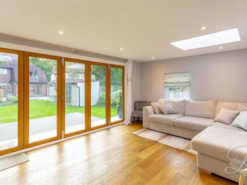 The summer house is deceptively large. There is ample space to turn it into anything you like.
