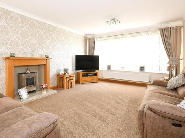 The sitting room is bright and comfortable. Imagine spending relaxing evenings here with your feet up in front of the fire and watching TV.