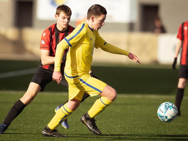 Action from the U16 GEC Marconi Invitation Cup final between Horndean Hawks Condors (red/black) and Pickwick Youth Panthers (yellow). Picture: Keith Woodland (260221-103)