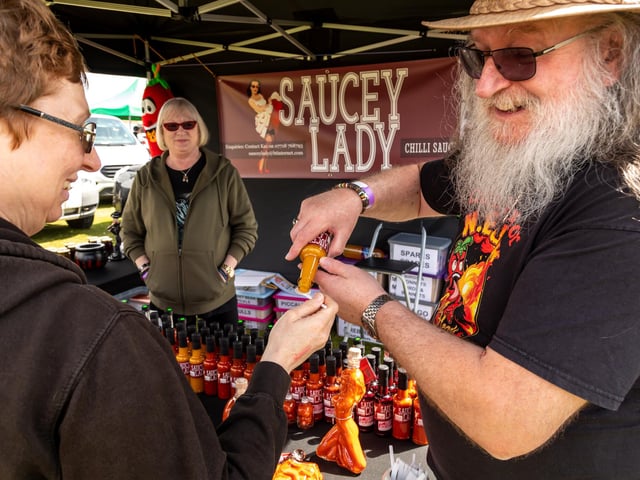 Steve Willott (from Saucy Lady, Reading) gives out a sample to a festival goer. Picture: Mike Cooter (210522)