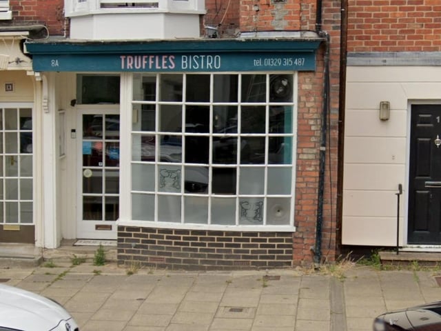 Truffles Bistro, Fareham, is a French restaurant that dishes up authentic modern French cuisine. Pan roasted fillet of beef, Ox cheek mac and cheese, savoy cabbage,
caramelised onions, red wine sauce is just one of the delicacies served here.